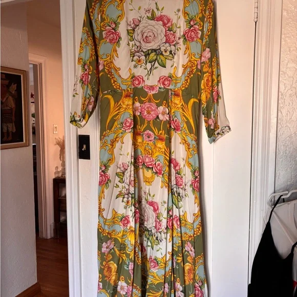 Floral Kimono House Coat with Pink Tie and Beading - Picture 4 of 9